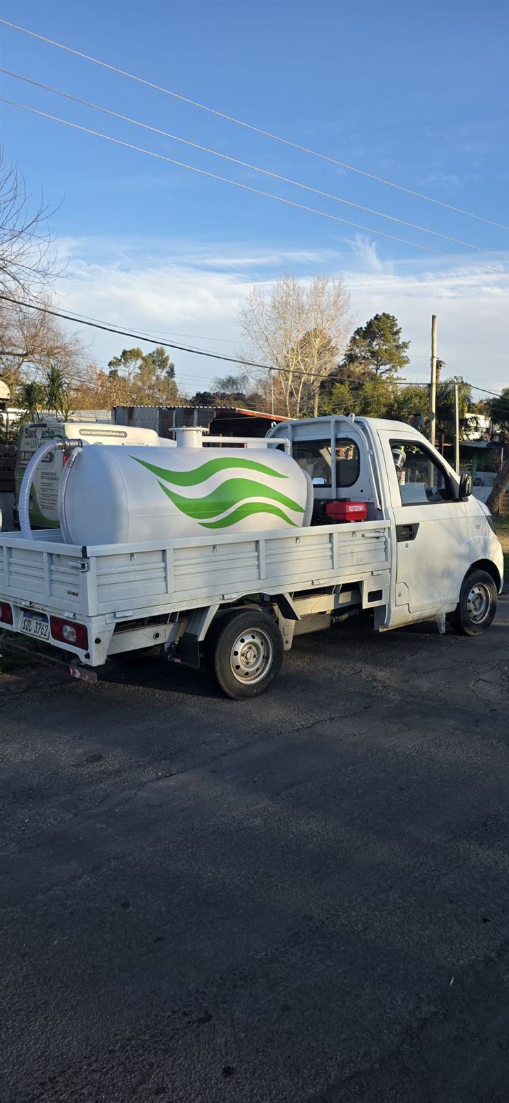 Camión de Sanitaria Olivera con tanque para limpieza de graseras colectivas